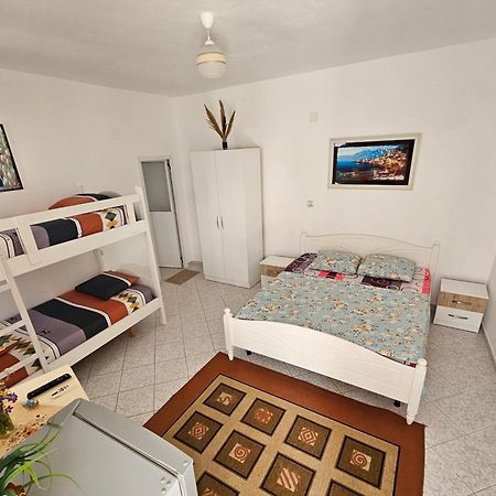 Aeria Rooms Himare Exteriör bild